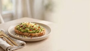 Avocado toast com ovo: uma opção prática de café da manhã para mulheres 40+